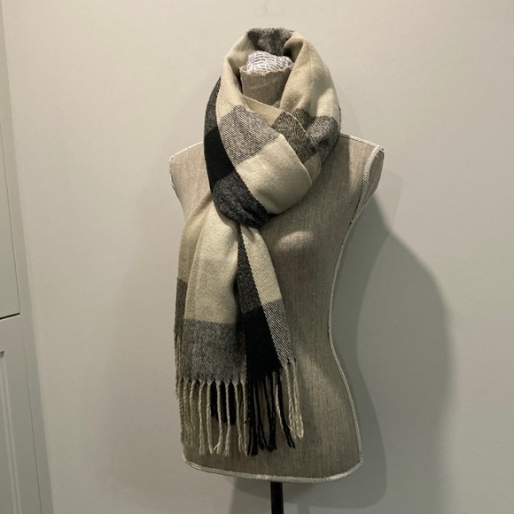 Black and Tan Super Soft Plaid Scarf 28 x 70 - Picture 3 of 9